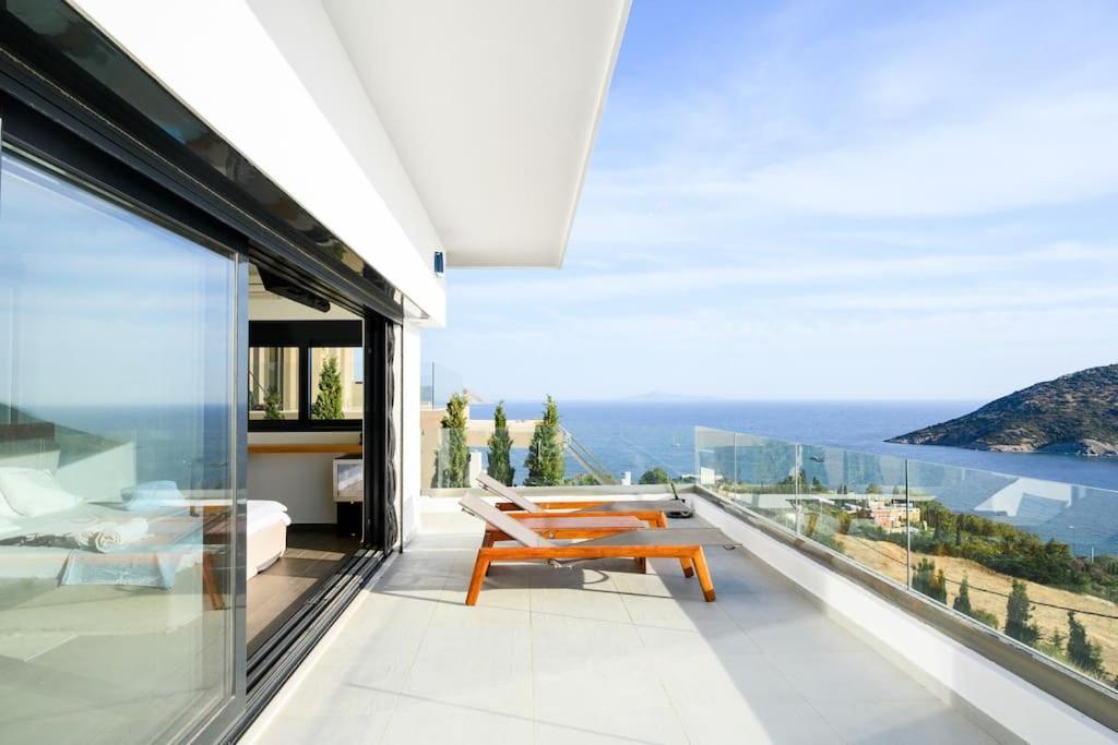 Athens Riviera Beach Villa อานาวีซอส ภายนอก รูปภาพ